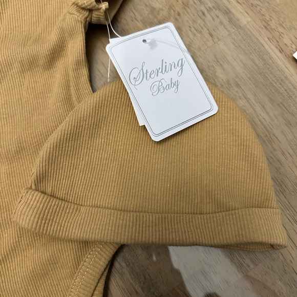 Three piece unisex 6 months Sterling Baby Set, includes onesie, shorts and a hat - Picture 7 of 7